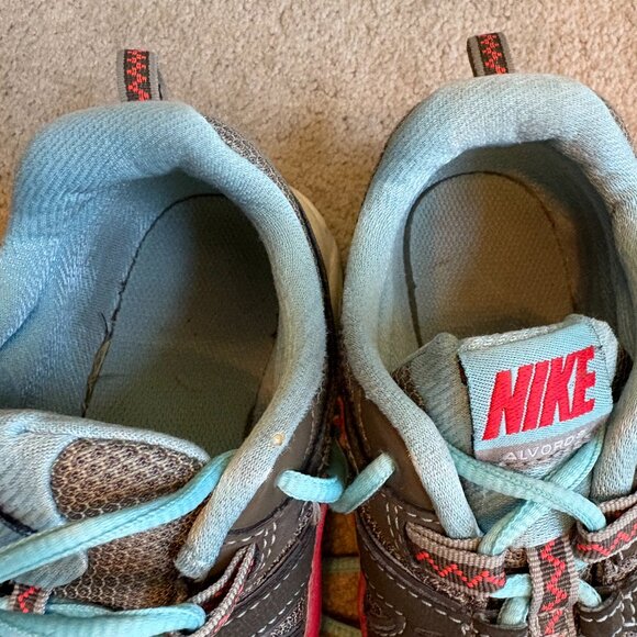 Nike Alvord 8 Women's Trail Running Hiking Shoes Size 8.5 Gray Blue Red - Picture 9 of 10